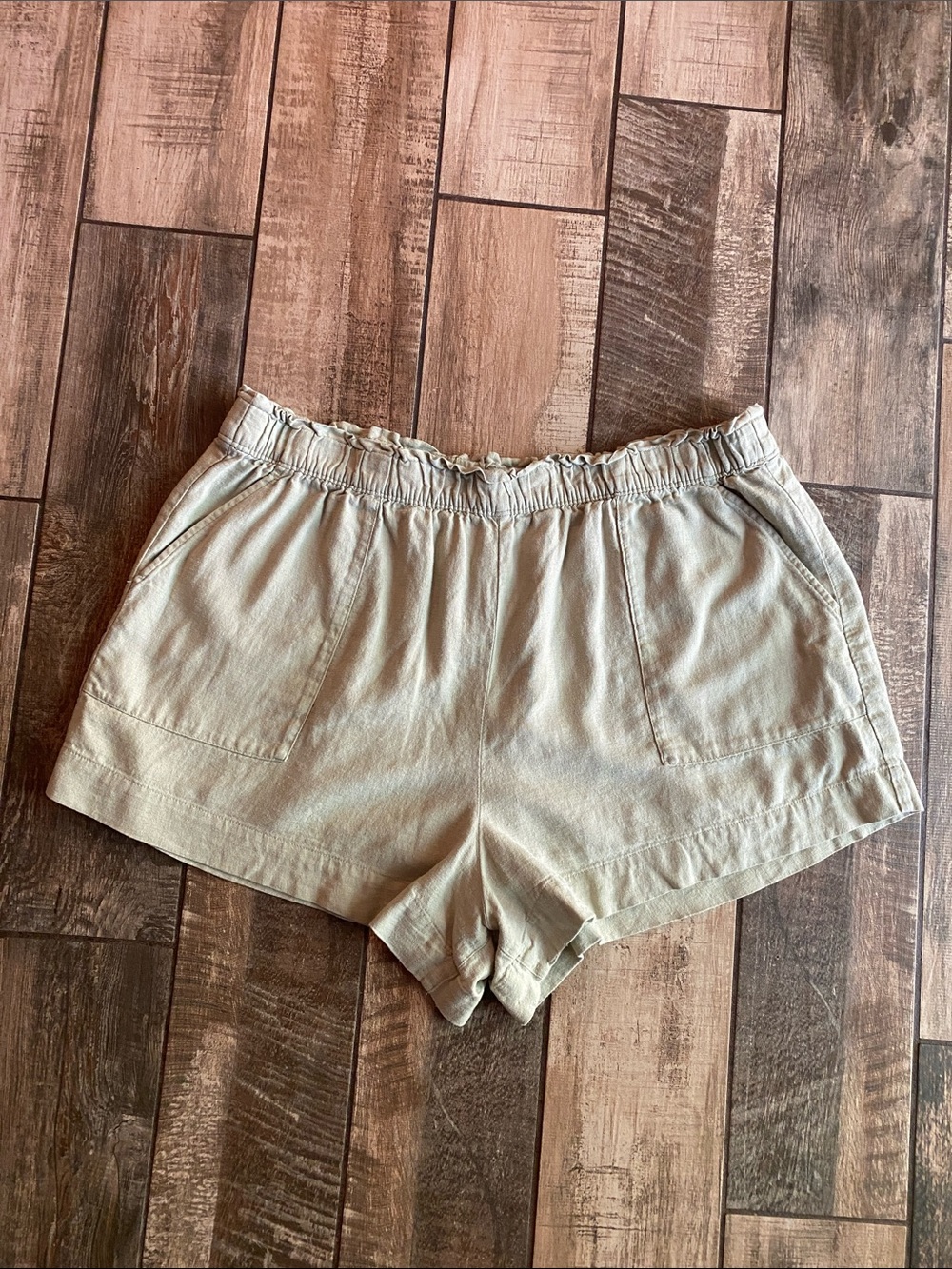 Abercrombie & Fitch Light Sage Green High-Waist Linen Shorts